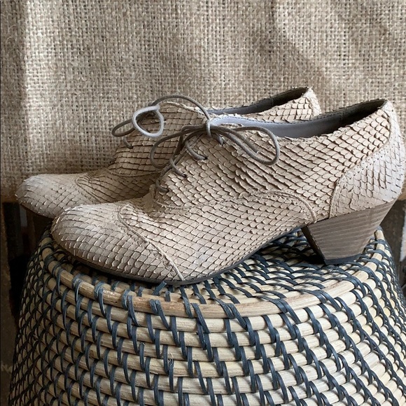 Arnold Churgin Scaled leather Oxford heeled shoes - Picture 3 of 12